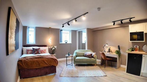 1 bedroom in a house share to rent - Photo 1