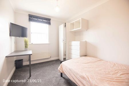 24 Phoenix Boulevard - Photo 4