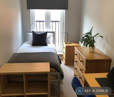 5 bedroom semi-detached house to rent - Photo 4