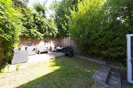 1 bedroom in a house share to rent - Photo 5