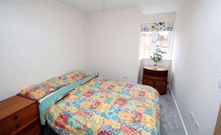Rowden Way, Alton, Hampshire, GU34 - Photo 4