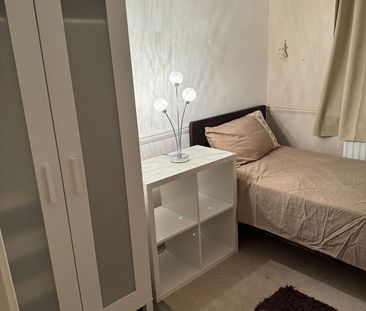 Room in a Shared House, Hillside Avenue, SO18 - Photo 1
