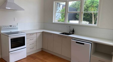 Beautiful two bedroom home in the heart of Westmere! - Photo 3