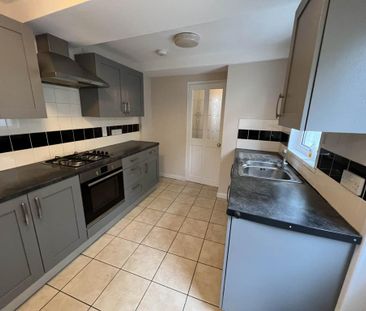 2 bedroom terraced house to rent - Photo 4