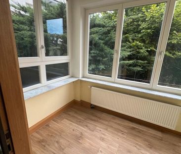 Helle 3-Zimmer-Wohnung mit Balkon & Wintergarten in zentraler Lag - Photo 1