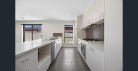 Neat & Convenient Living in Wendouree - Photo 4