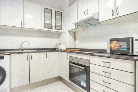 Carrer del Rosselló, Barcelona, Catalonia 08008 - Photo 3