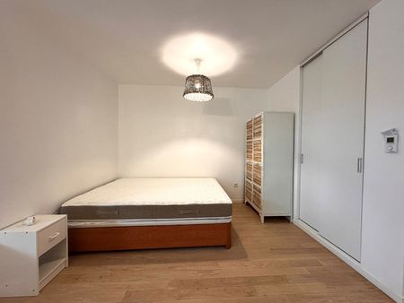 LA GARENNE-COLOMBES - Grand Studio meublé de 40m² avec jardin - Photo 2