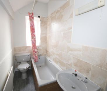 3 bedroom terraced house to rent - Photo 3