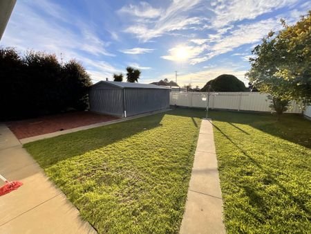 Beautiful 3 bedroom home - Photo 2