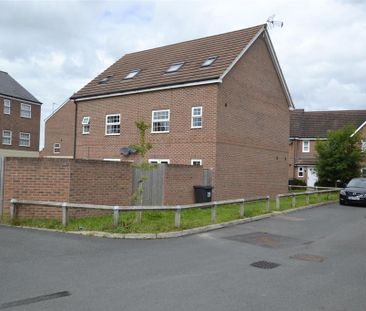 4 bedroom semi-detached house to rent - Photo 6