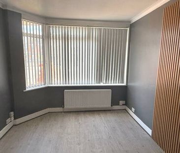 Partly furnished 3 bedroom Semi-detached - Photo 1