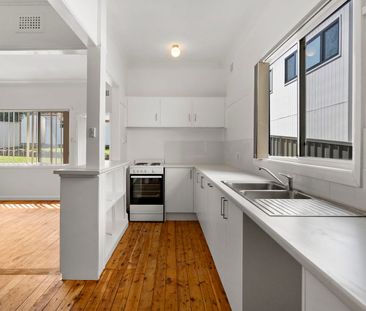 Spacious and sunny home - Photo 1
