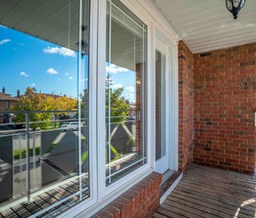 For Lease - 2559 Kingsberry Crescent, Mississauga, Ontario - Photo 2