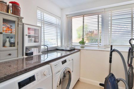 4 bedroom detached house to rent - Photo 2