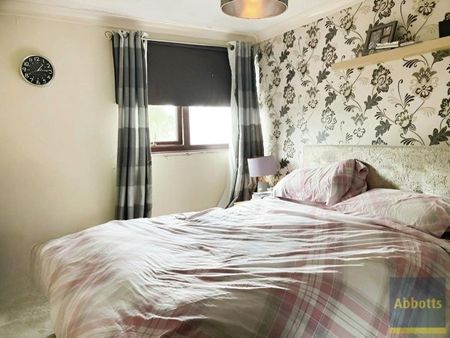 PITSEA, BASILDON - Photo 2