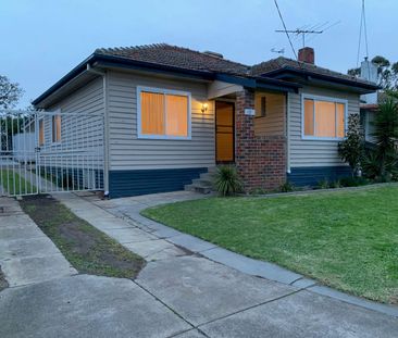 Family home awaits! - Photo 3