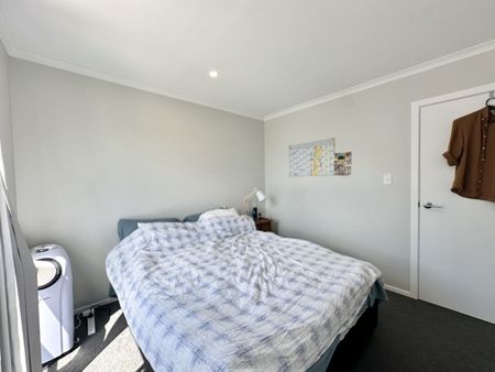 Modern 2-bedroom Townhouse in Wallaceville - Photo 3