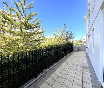 Immaculate Apartment with Extensive Wraparound Terrace - Photo 5