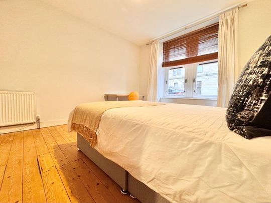 3 bedroom flat to rent - Photo 1