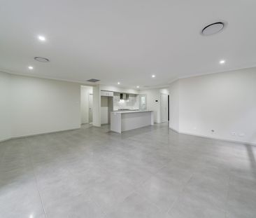 Immaculate Family Home! - Photo 1