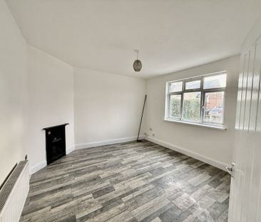 Three‑bed semi‑detached home with lounge, kitchen, downstairs bathr... - Photo 1