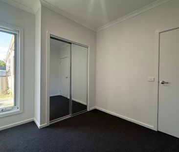 Spacious, Comfortable & Conveniently Located - Photo 3