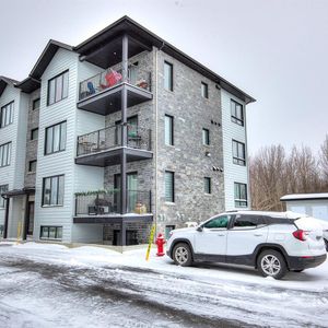 Appartement Saint-Zotique À Louer - Photo 3