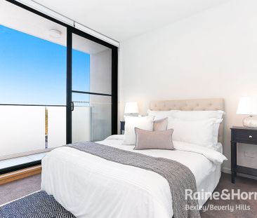 Modern One Bedroom Apartment with Two Balconies & Secure Parking - Photo 2