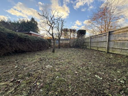 3 bedroom semi-detached house to rent - Photo 5