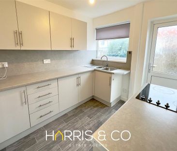 3 bedroom end of terrace house to rent - Photo 3
