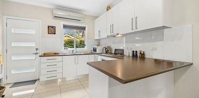 Self Contained Two bedroom Flat - Photo 2