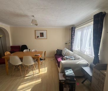 3 bedroom detached house to rent - Photo 2