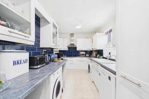 3 bedroom terraced house to rent - Photo 1