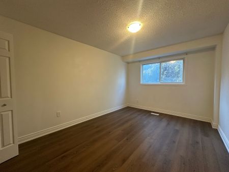 For Lease - 24 Peterson Court, Brampton, Ontario - Photo 2