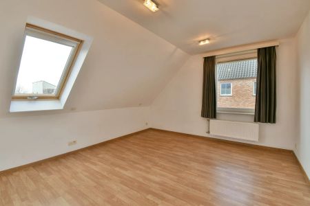 Halfopen gezinswoning met drie slaapkamers - Photo 3