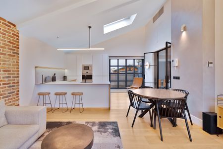 Beautifully Finished One-Bedroom Apartment on Chepstow Villas - Photo 3