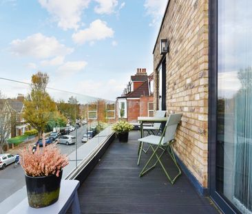 3 Bed Flat, Essex Park Mews, W3 - Photo 3