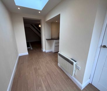 2 bed Terraced for rent - Photo 3