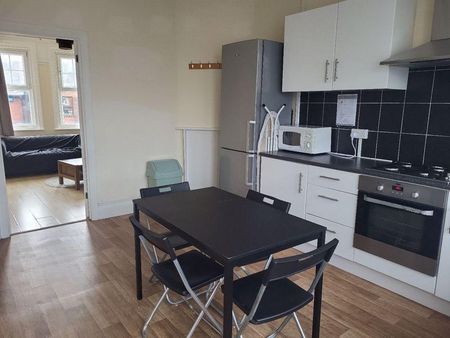 2 bedroom flat to rent - Photo 3