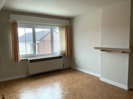 Instapklare gezinswoning met 3 SLKS, garage en tuin op toplocatie! - Foto 2