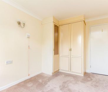 1 bedroom retirement property to rent - Photo 3