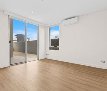 Oversized CBD Apartment - Photo 1