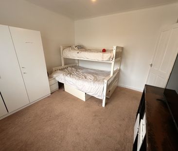 Carr Manor Road, Leeds - Photo 3