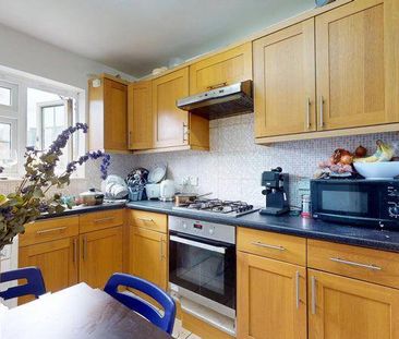 1 bedroom in a flat share to rent - Photo 4