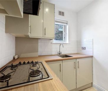 One Double Bedroom with Private Study - Photo 4