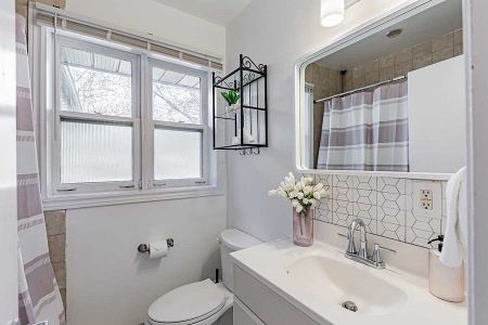 For Lease - 3 Acton Avenue, Toronto, Ontario - Photo 2