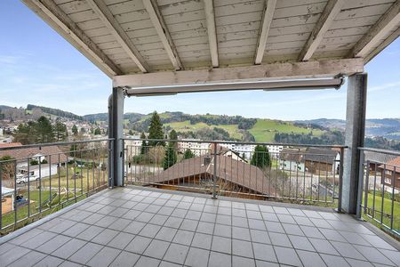 Helle 4.5-Zimmer-Wohnung mit Balkon und traumhafter Aussicht in Egg... - Photo 3