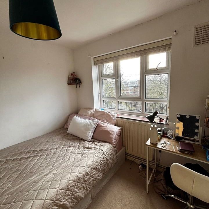 Room in a Shared Flat, Huntingford House, SW15 - Photo 1