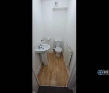 3 bedroom maisonette to rent - Photo 4